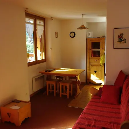 3 Pers Avec Balcon, Proche Télécabine Et Commerces à - Fr-1-263-54 * Valloire