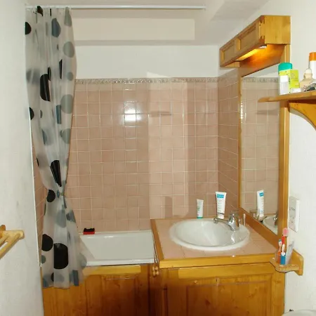 3 Pers Avec Balcon, Proche Télécabine Et Commerces à - Fr-1-263-54 Valloire